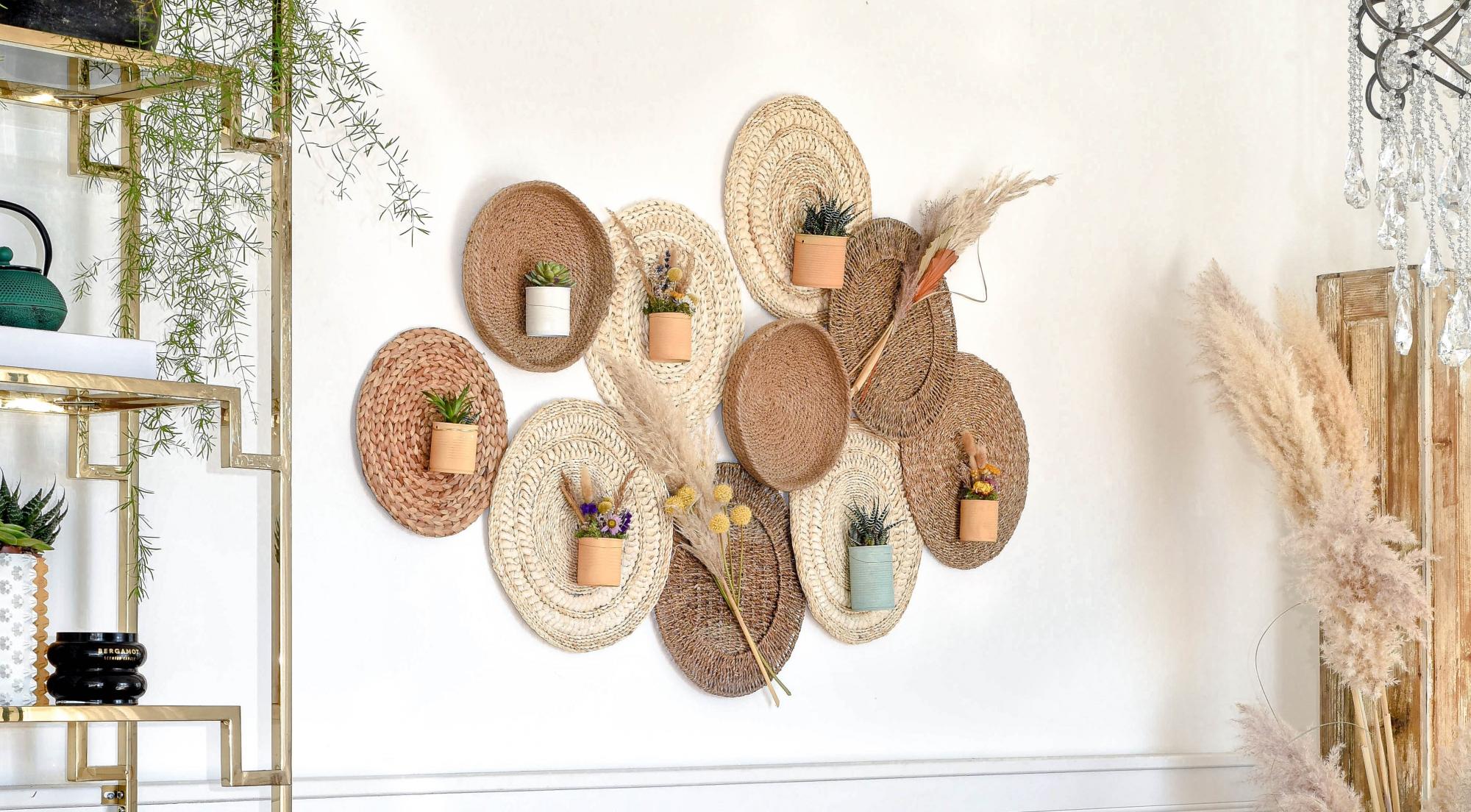 Boho-Wanddeko mit Tischsets.